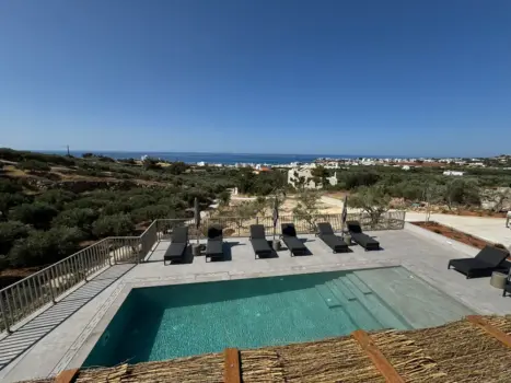 Pool mit Ausblick Meraki House