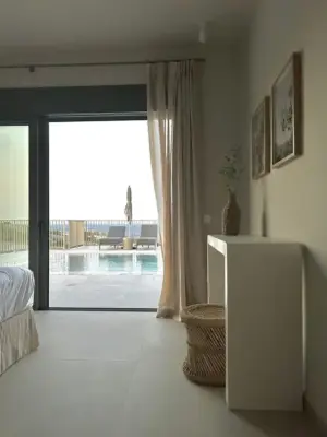 Zimmer mit Poolblick Meraki House